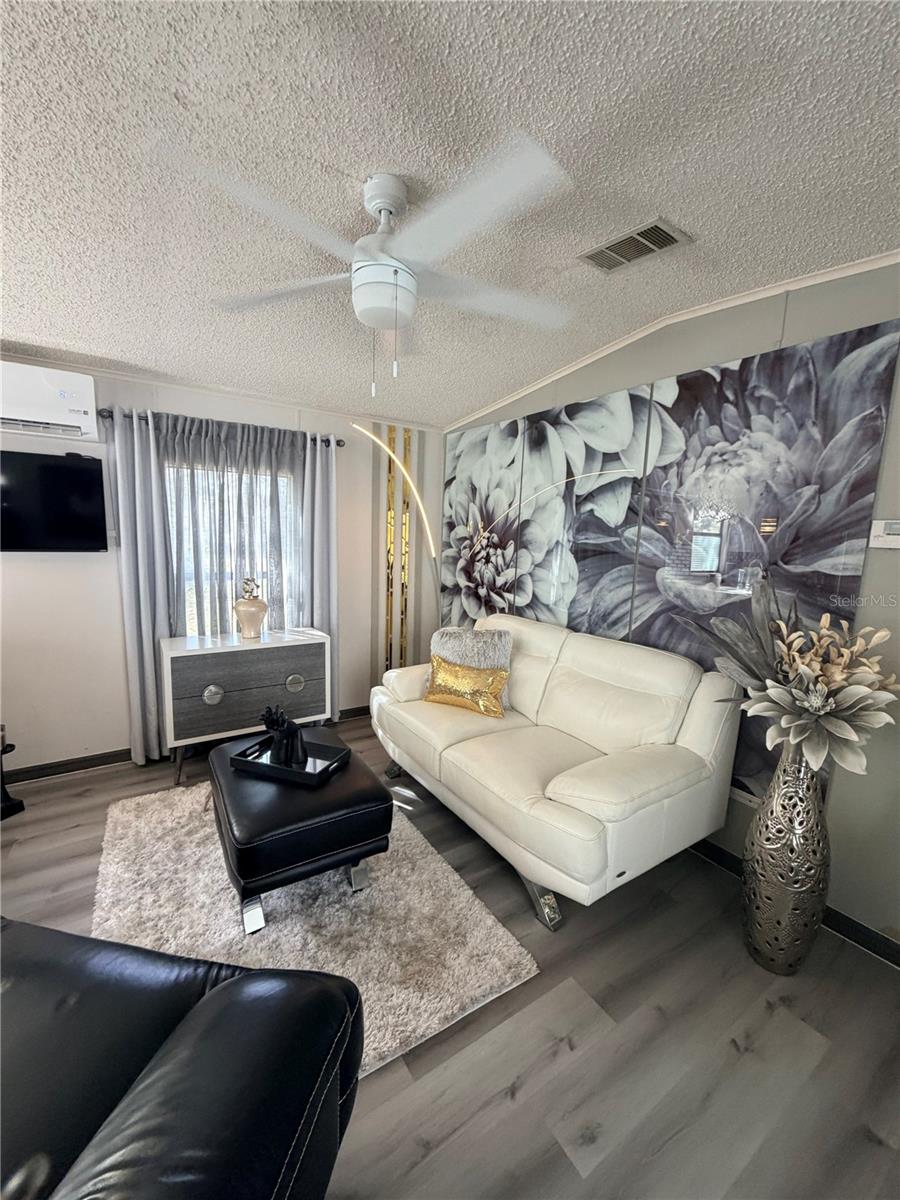 THE LANDING AT THE LAKE HENRY - Residential