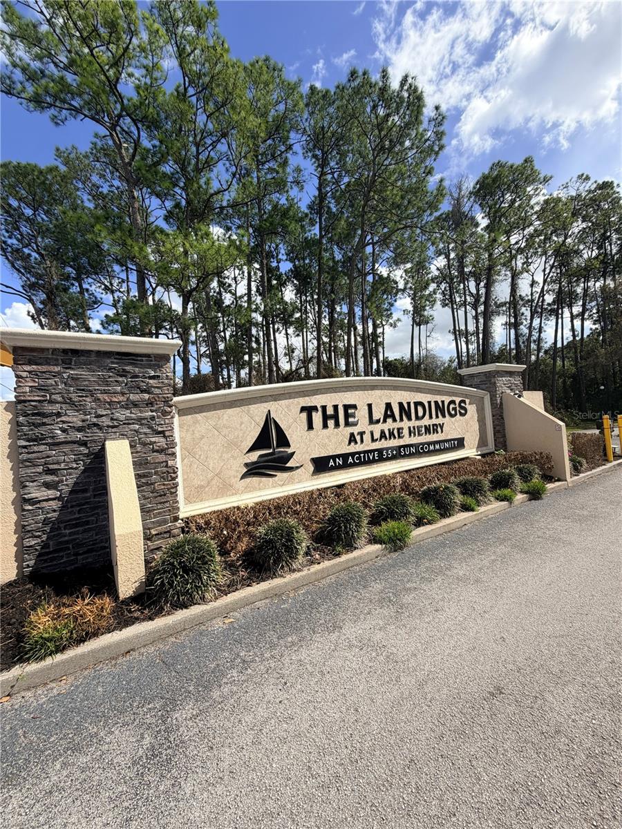 THE LANDING AT THE LAKE HENRY - Residential