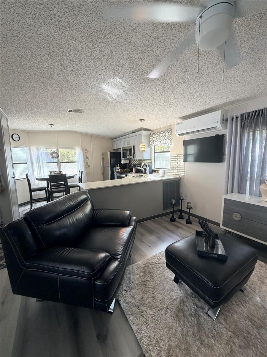 THE LANDING AT THE LAKE HENRY - Residential