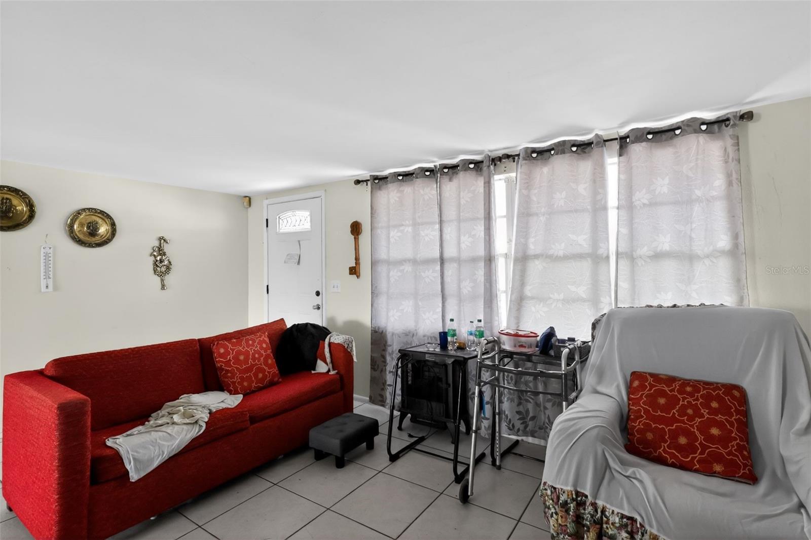 COLONIAL HILLS - Residential