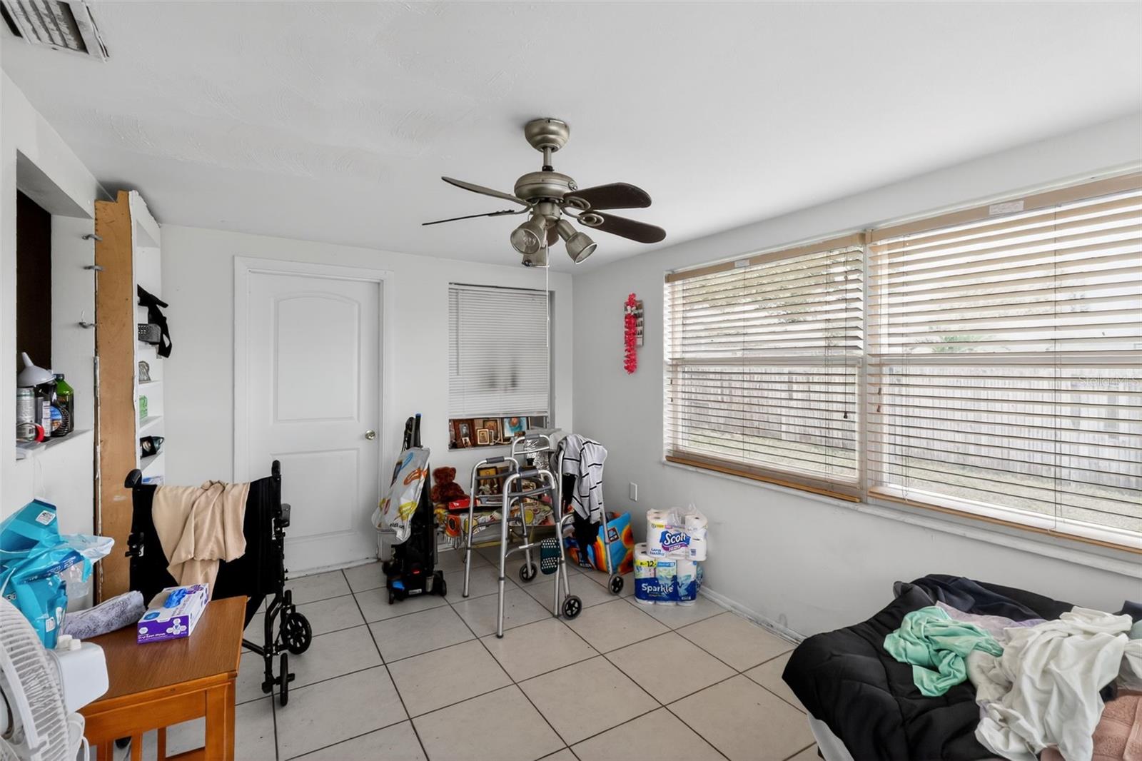 COLONIAL HILLS - Residential