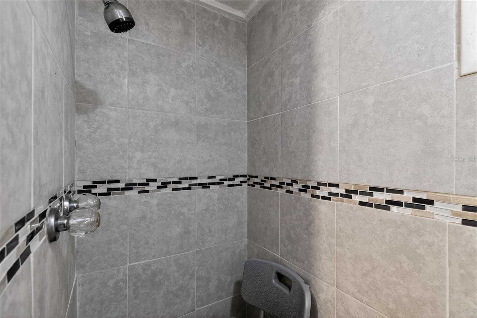 COLONIAL HILLS - Residential