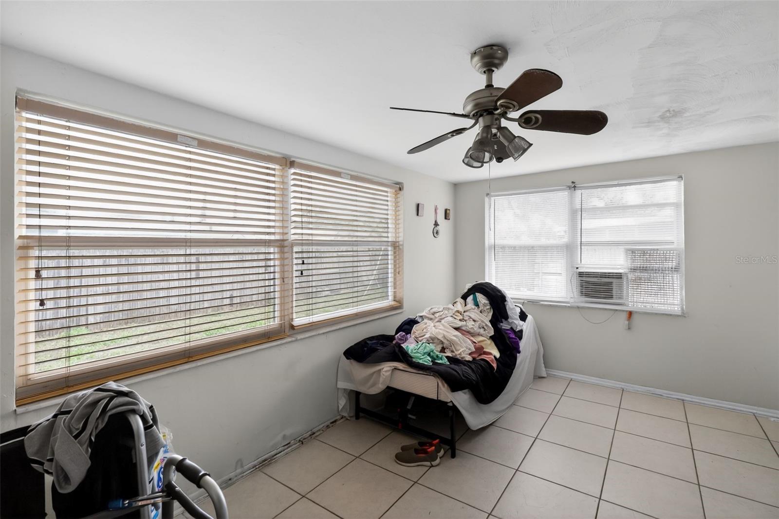 COLONIAL HILLS - Residential