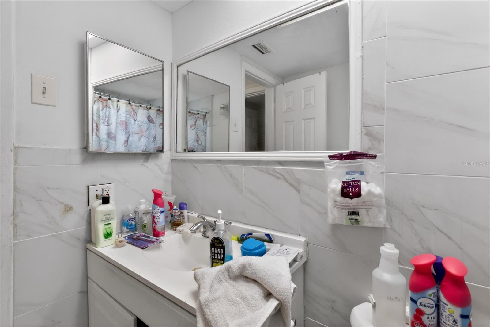 COLONIAL HILLS - Residential