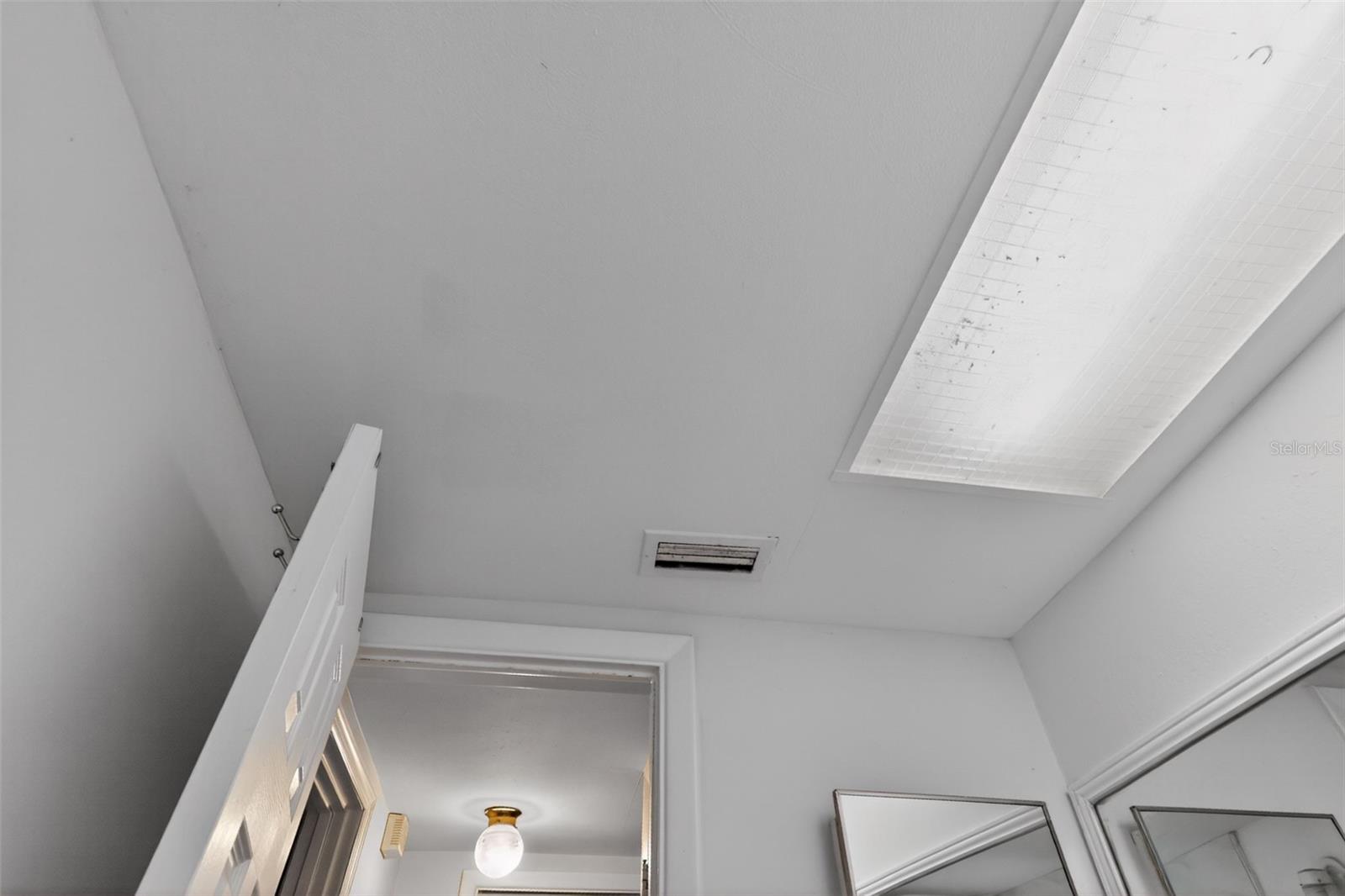 COLONIAL HILLS - Residential