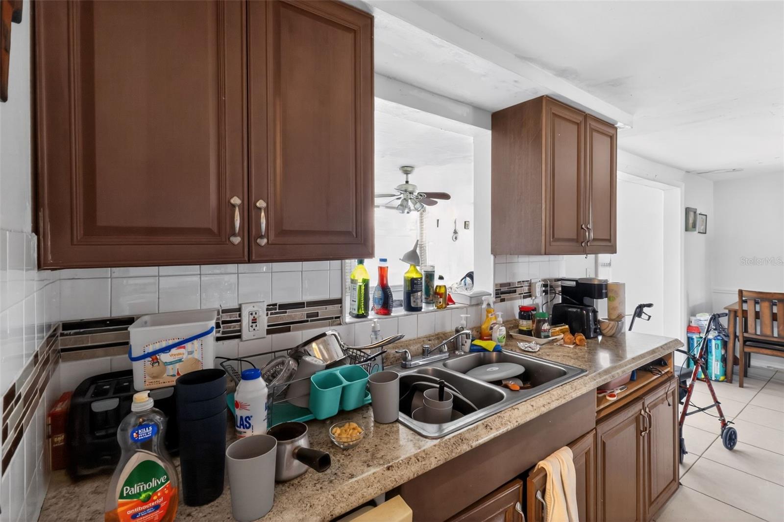 COLONIAL HILLS - Residential