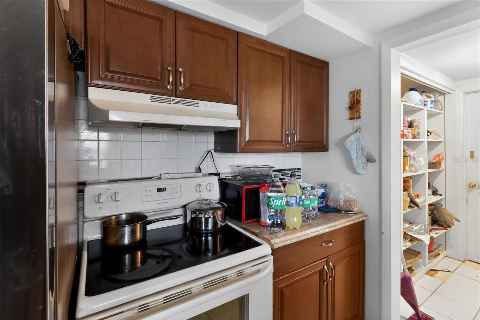 COLONIAL HILLS - Residential