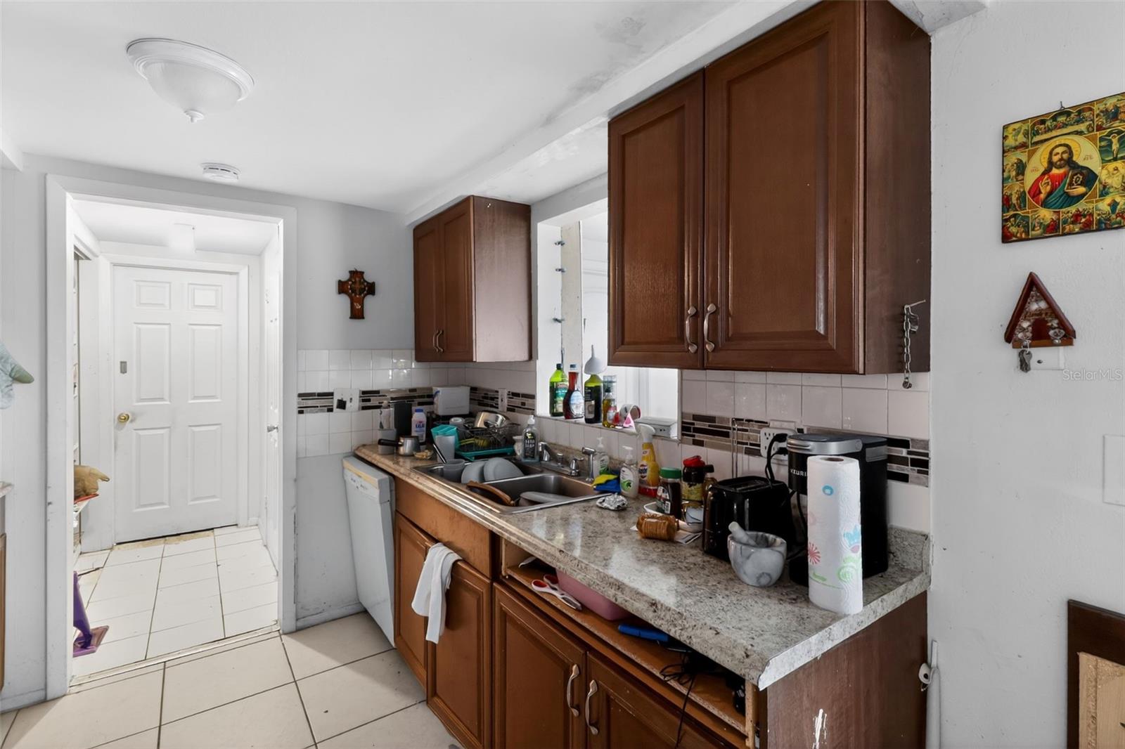 COLONIAL HILLS - Residential