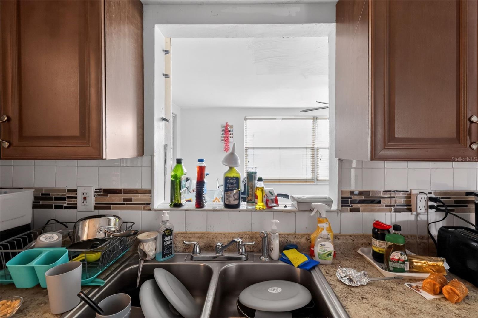 COLONIAL HILLS - Residential