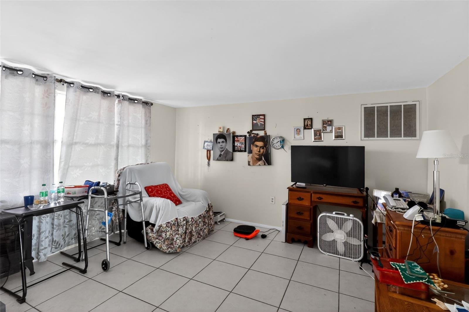 COLONIAL HILLS - Residential