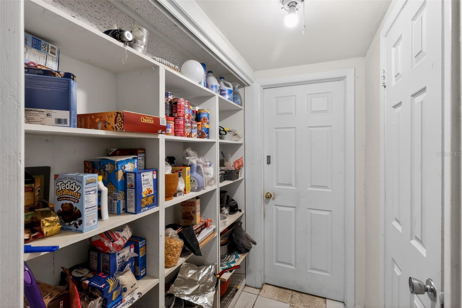 COLONIAL HILLS - Residential