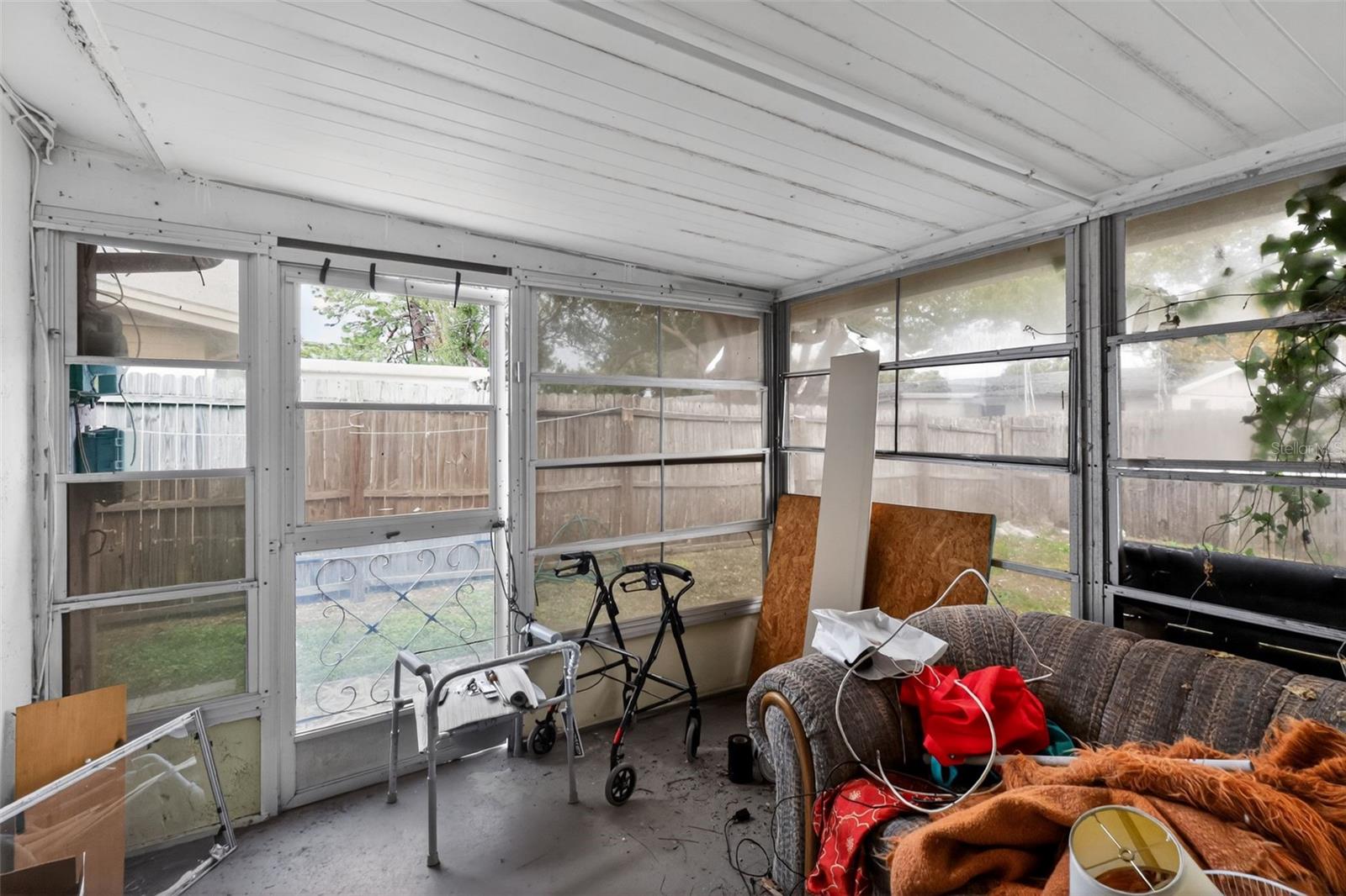 COLONIAL HILLS - Residential