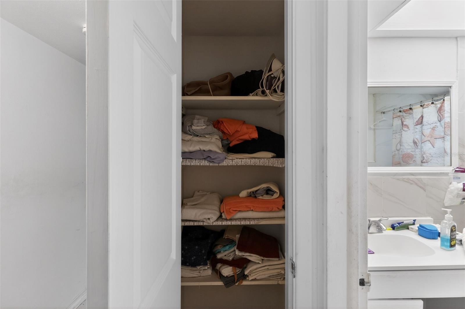 COLONIAL HILLS - Residential