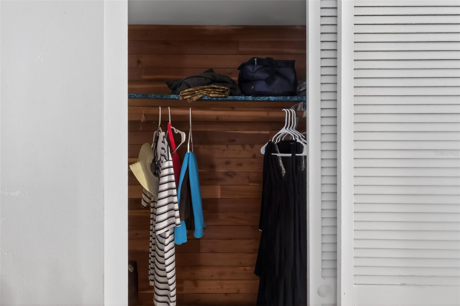 COLONIAL HILLS - Residential