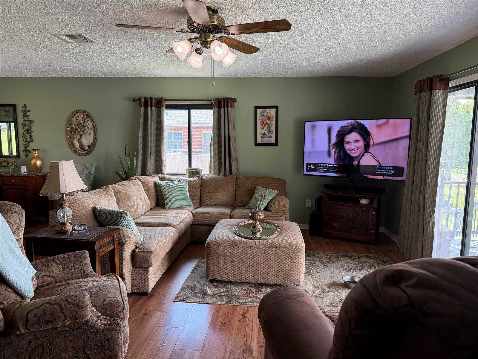 521 E MIRROR LAKE DRIVE