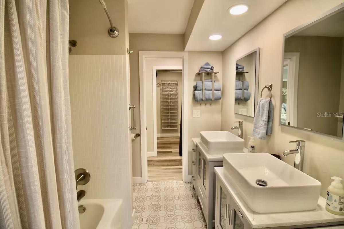 SOUTH GATE - Residential Income