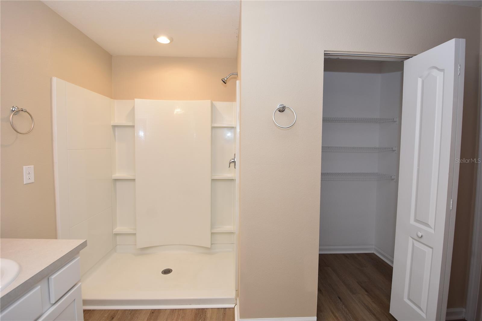 PINE GROVE - Residential Lease