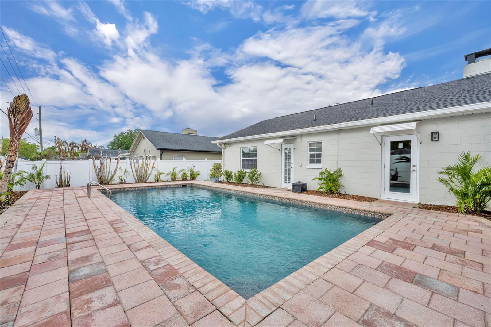 DOMMERICH HILLS - Residential