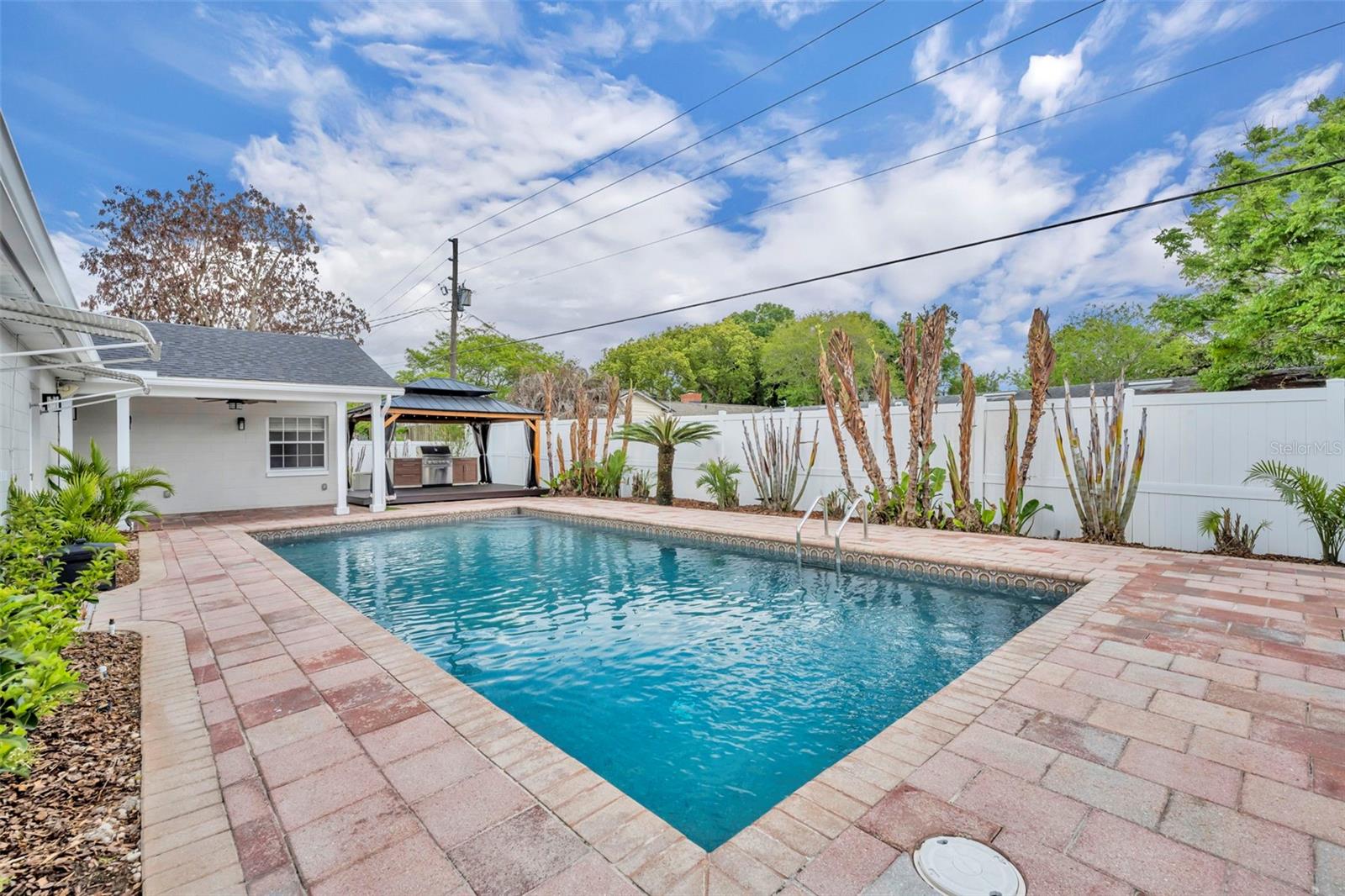 DOMMERICH HILLS - Residential