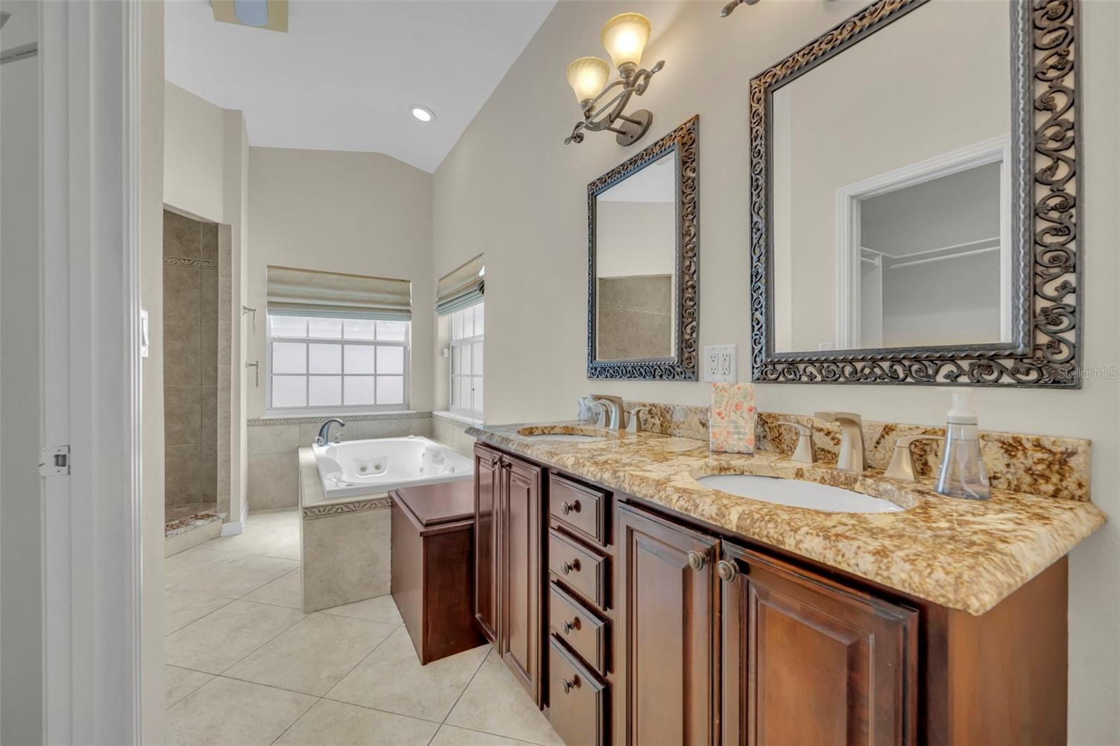 DOMMERICH HILLS - Residential