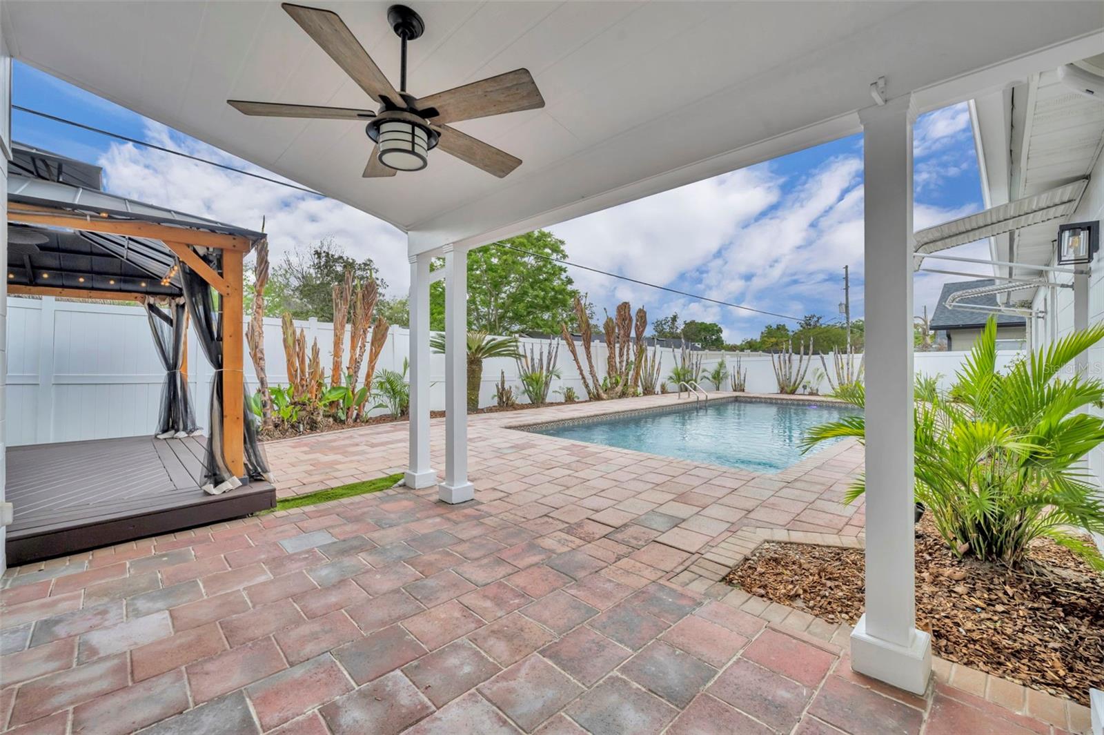 DOMMERICH HILLS - Residential