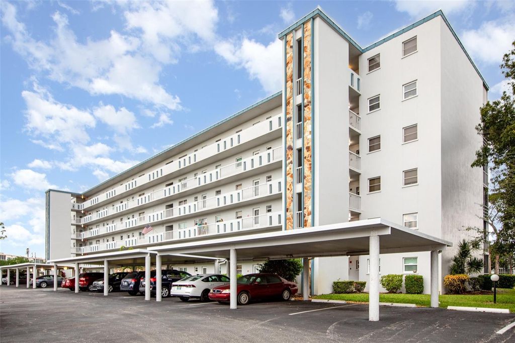 Photo of 4240 Ironwood Circle #601A-A, Bradenton, FL 34209 (MLS # A4670018)