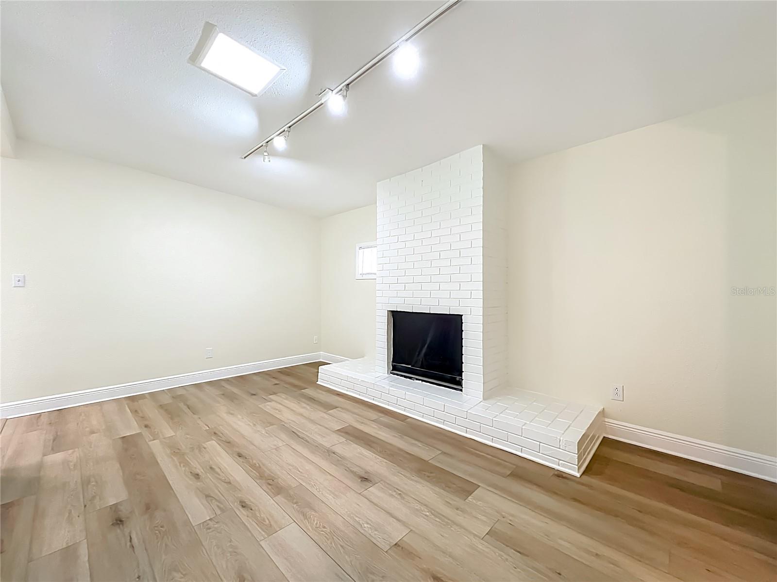 AGNES HEIGHTS FIRST ADD - Residential