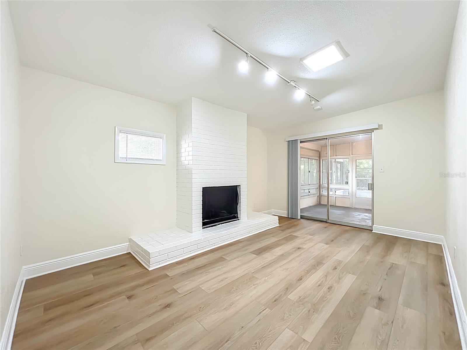 AGNES HEIGHTS FIRST ADD - Residential