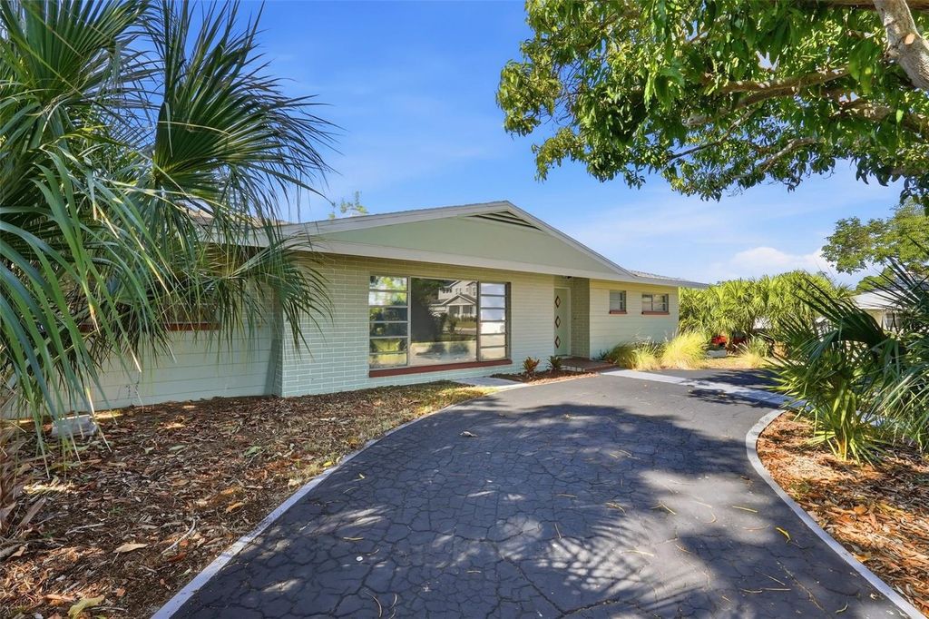 Photo of 11570 60th Terrace, Seminole, FL 33772 (MLS # TB8501910)