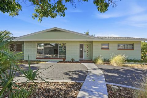 Photo of 11570 60th Terrace, Seminole, FL 33772 (MLS # TB8501910)