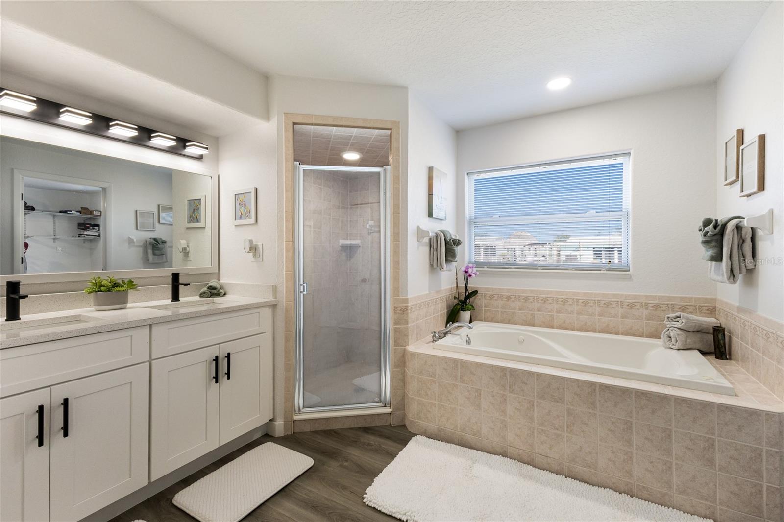 FLAMINGO CAY SECOND UNIT - Residential