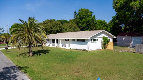 A home in DELAND