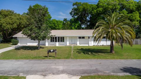 A home in DELAND