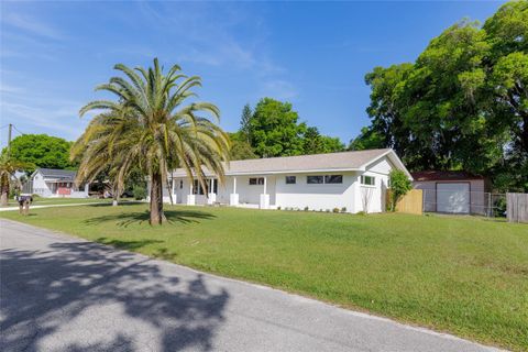 A home in DELAND