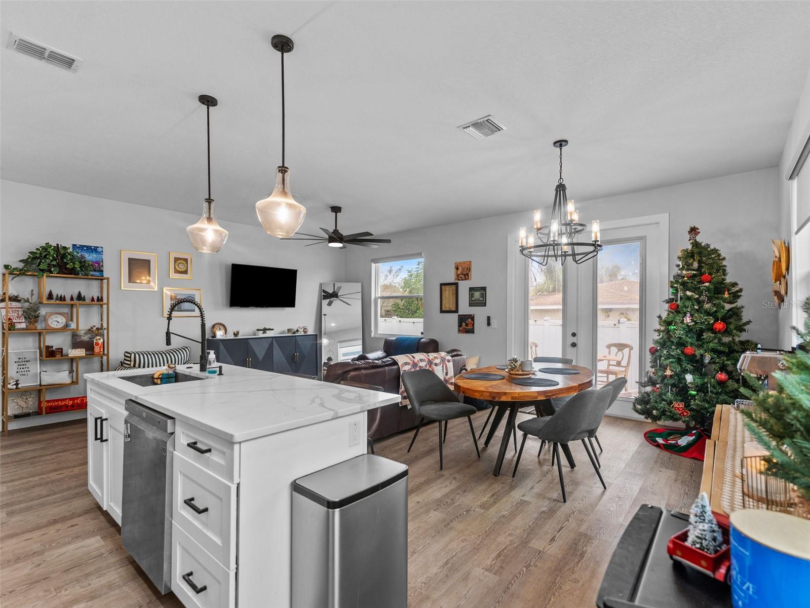 DREWS JOHN H 1ST EXT - Residential