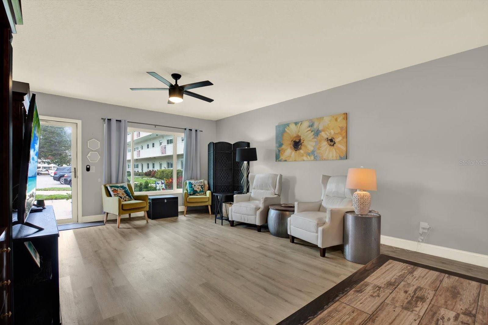 ON TOP OF THE WORLD - Residential