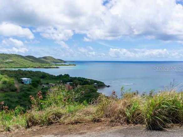 Overlooking Melones Beach and walking distance to town, this lot has it all. Live in this coveted and picturesque low-density development with underground electricity and public water connection. Direct fresh trade winds and a view of Luis Peña, the island of Vieques, and the spectacular Culebra south coast. Short-term rentals are allowed.