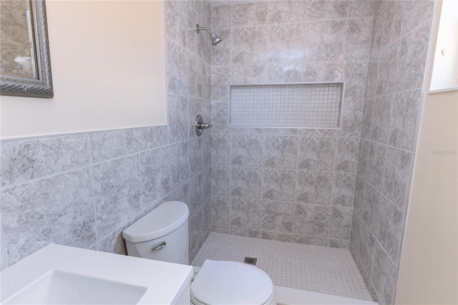 ALOHA GARDENS - Residential