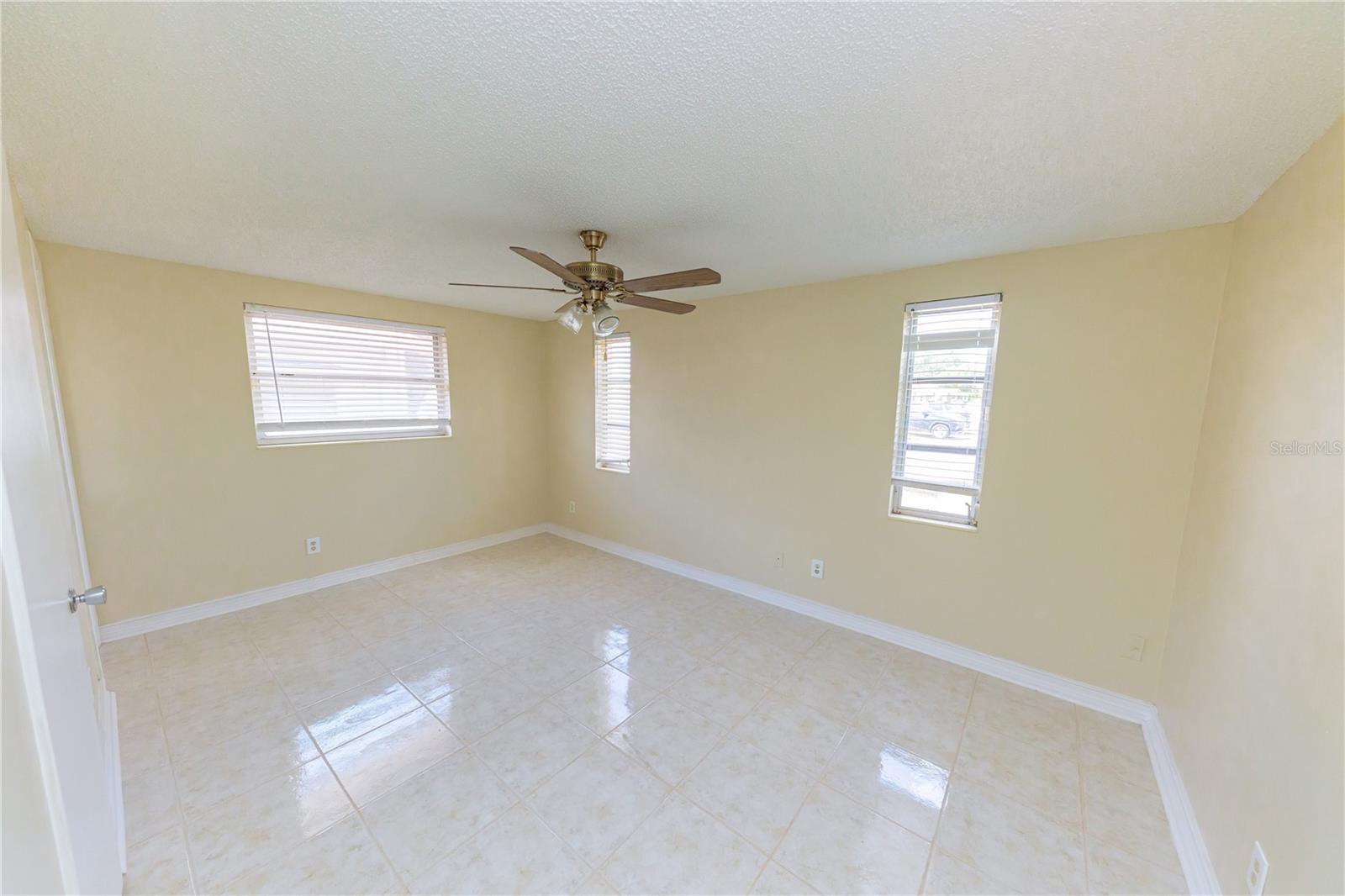 ALOHA GARDENS - Residential