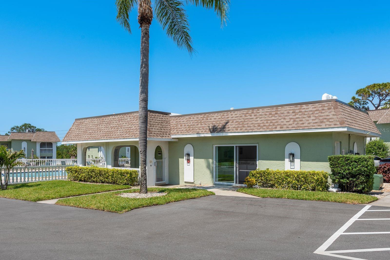 GREEN DOLPHIN PARK CONDO - Residential