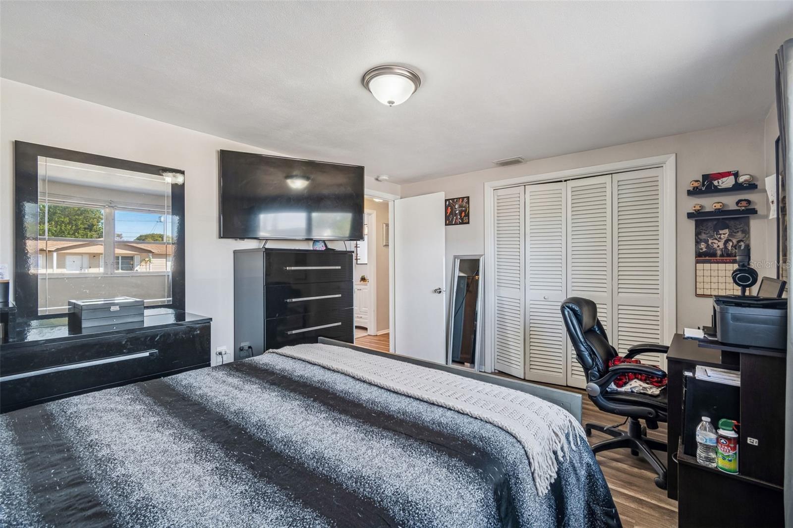 COLONIAL MANOR - Residential