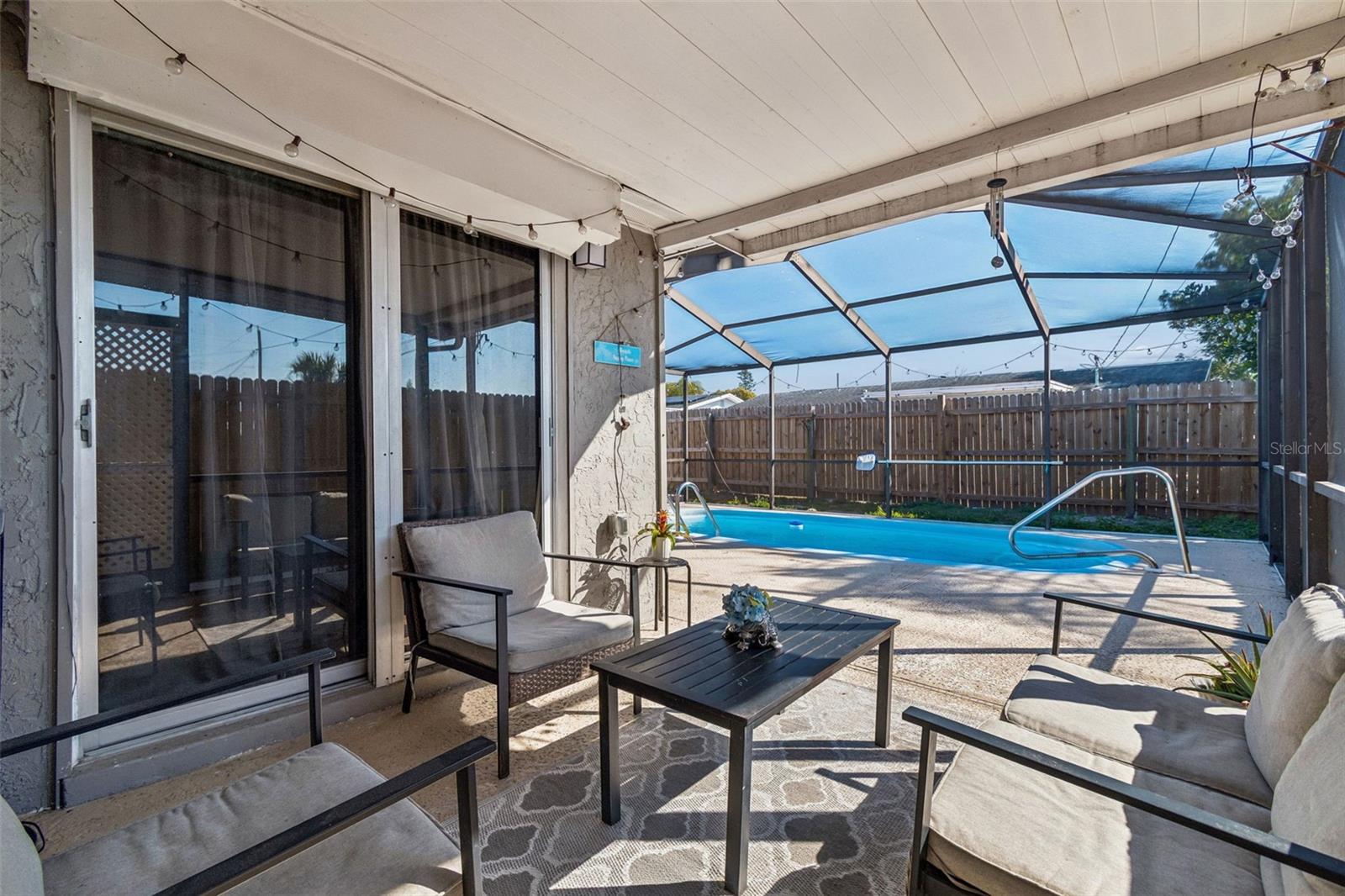 COLONIAL MANOR - Residential