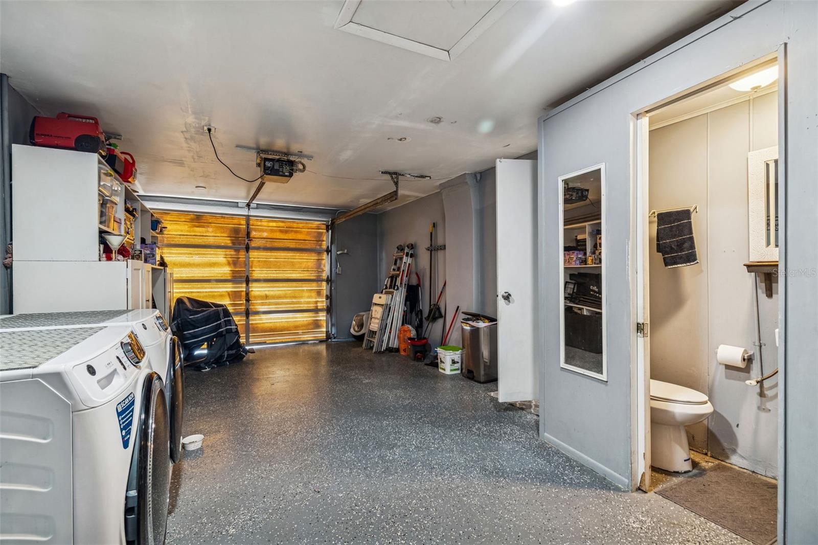 COLONIAL MANOR - Residential