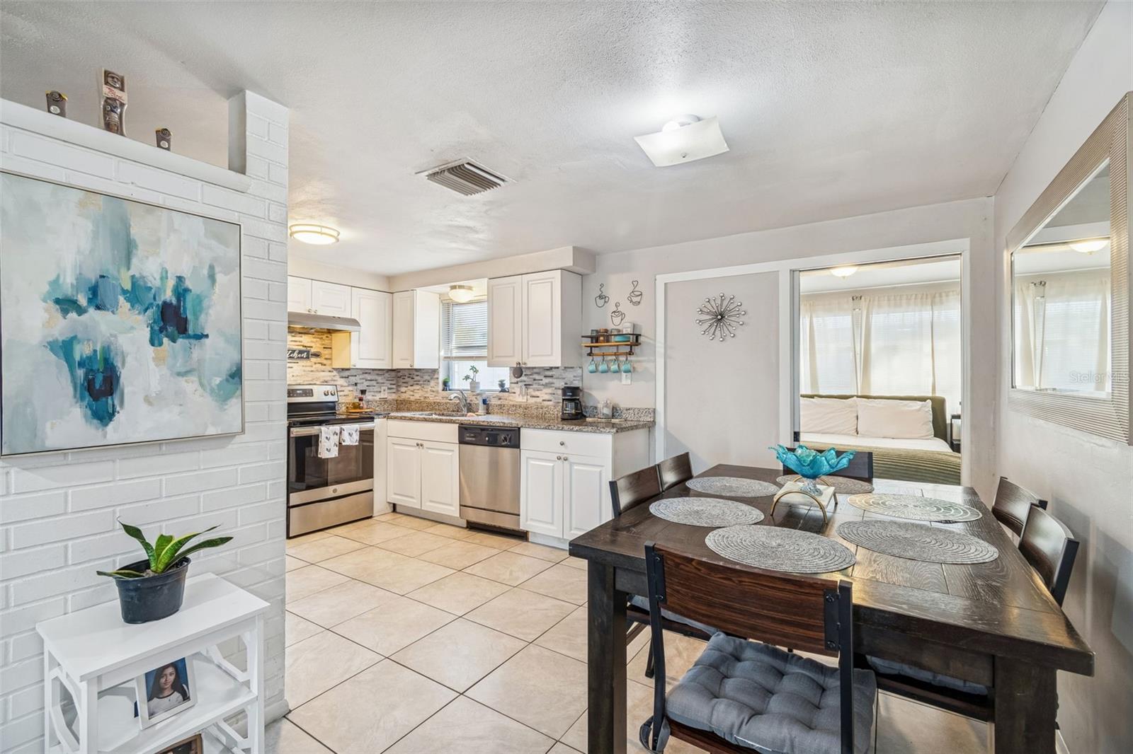 COLONIAL MANOR - Residential