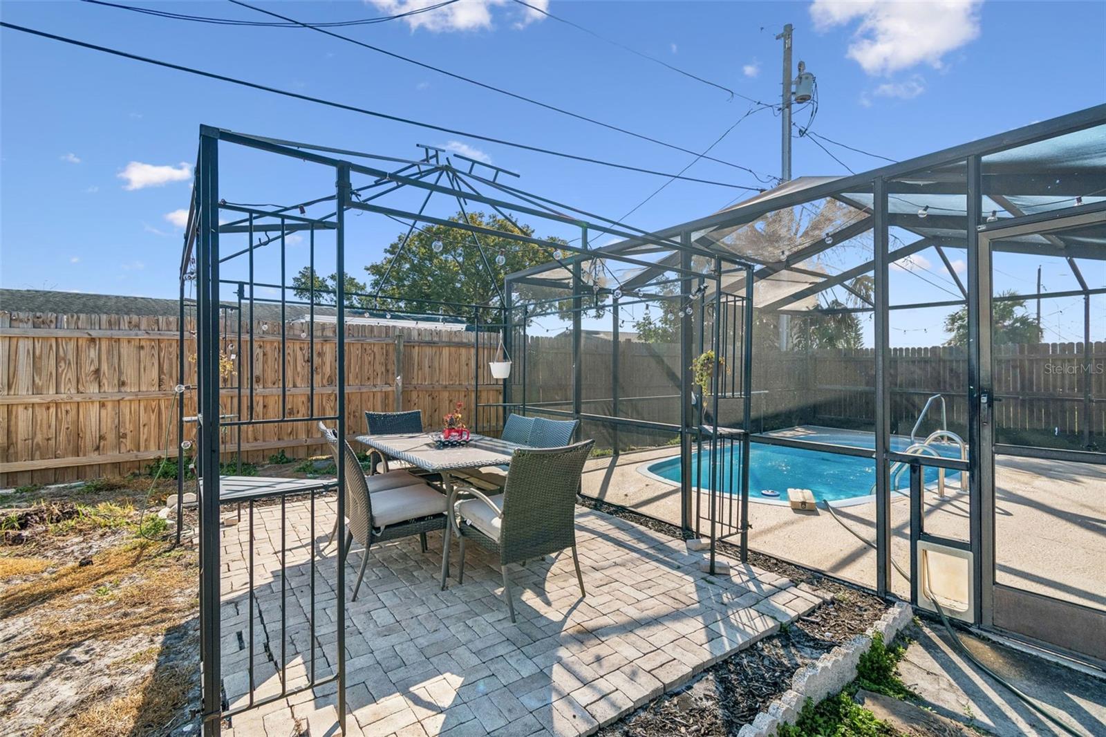 COLONIAL MANOR - Residential