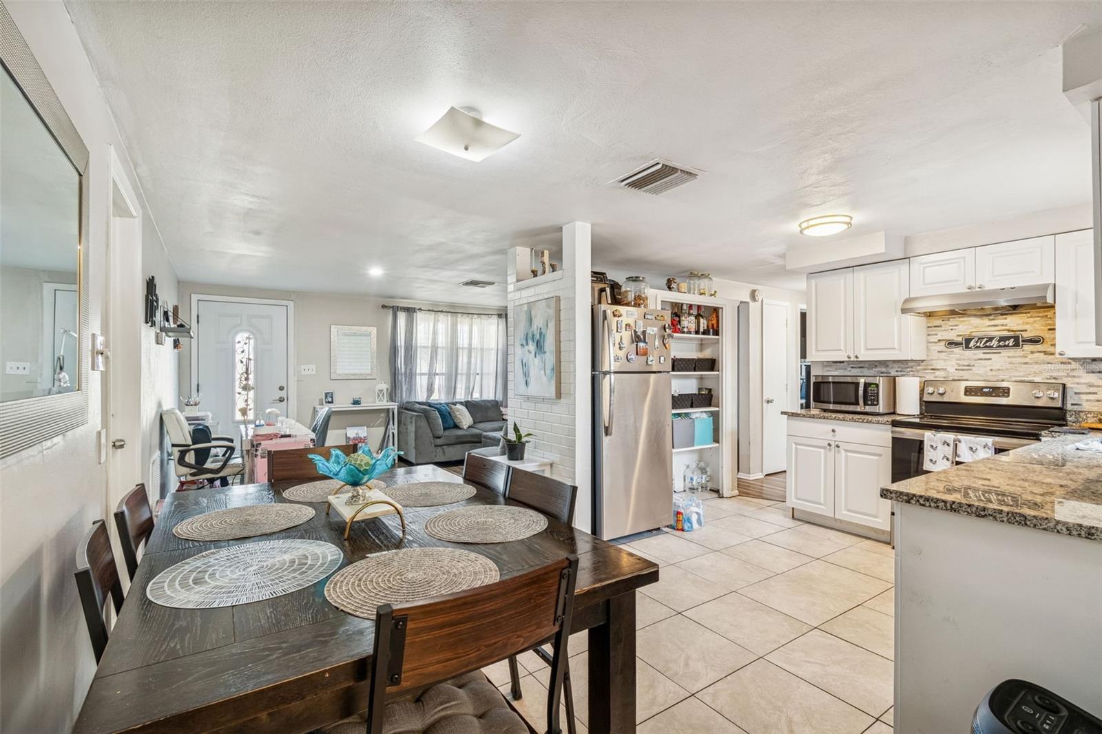 COLONIAL MANOR - Residential