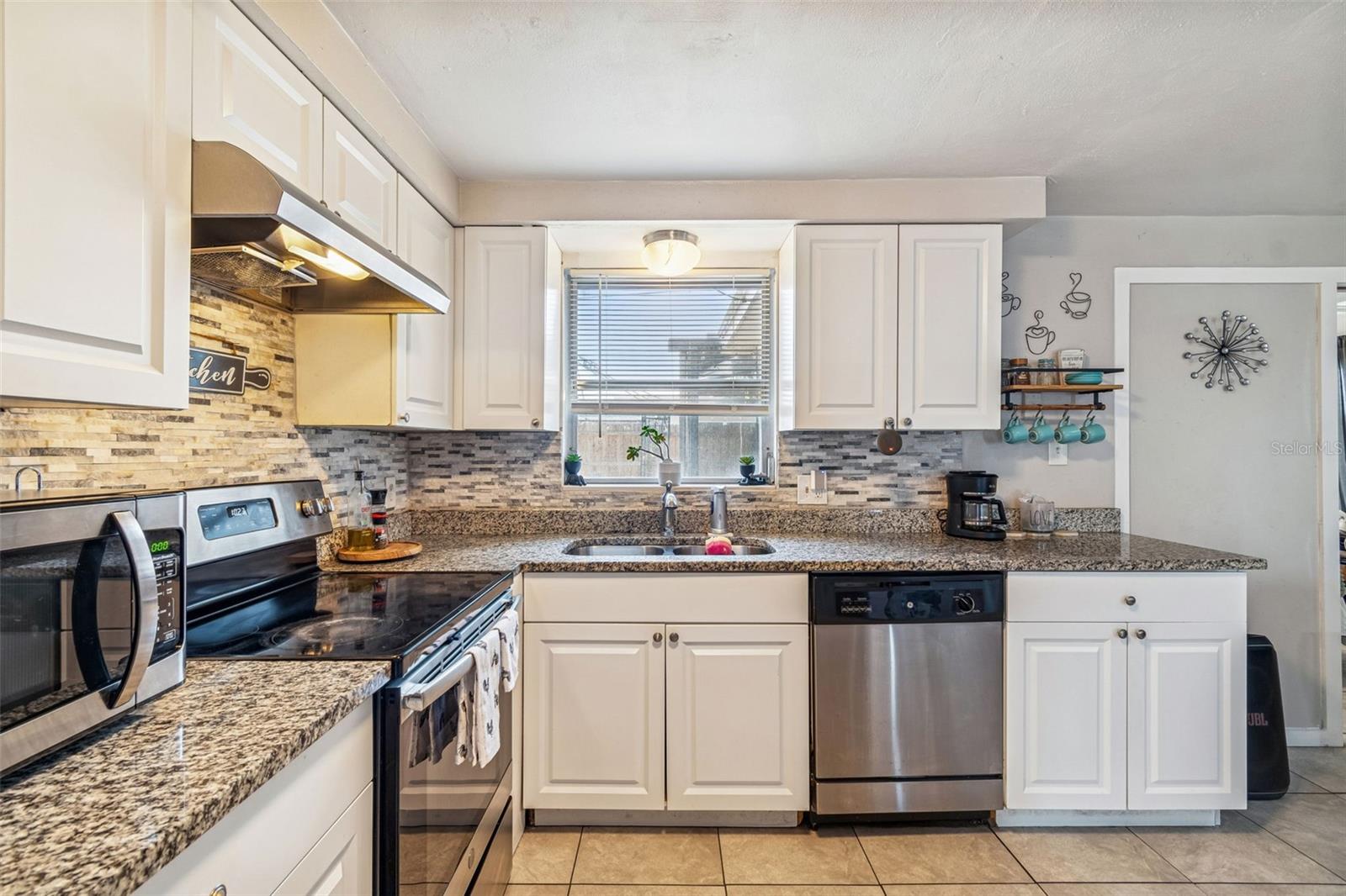 COLONIAL MANOR - Residential