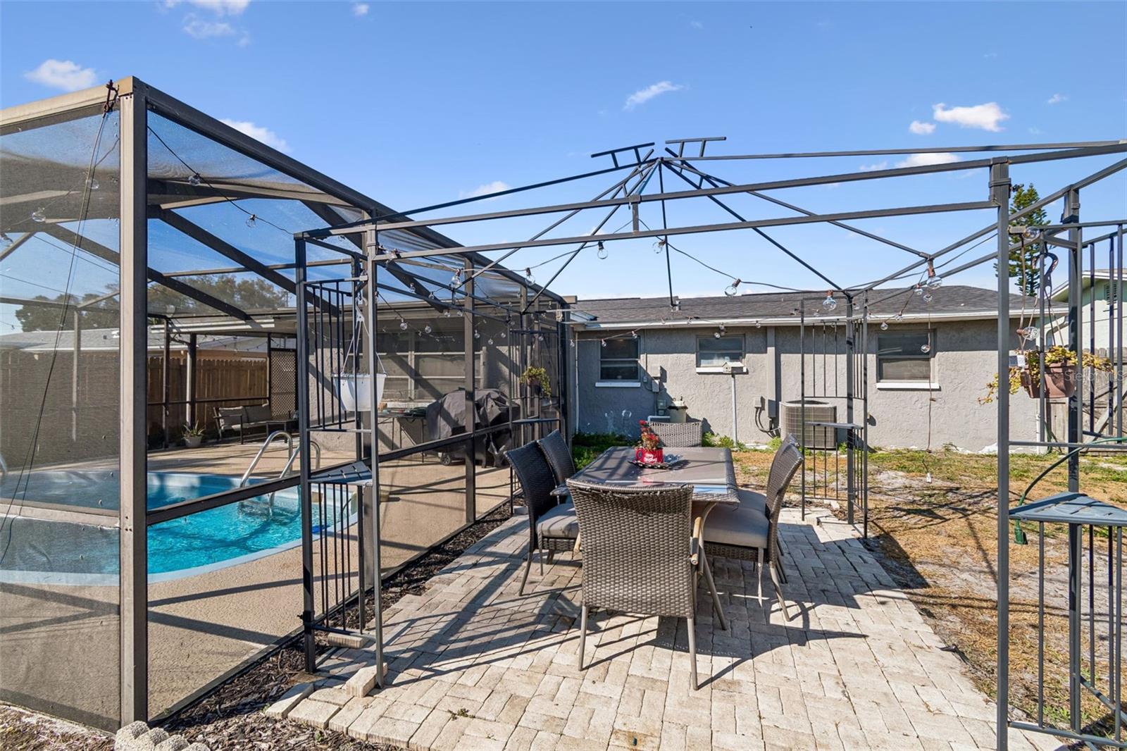 COLONIAL MANOR - Residential