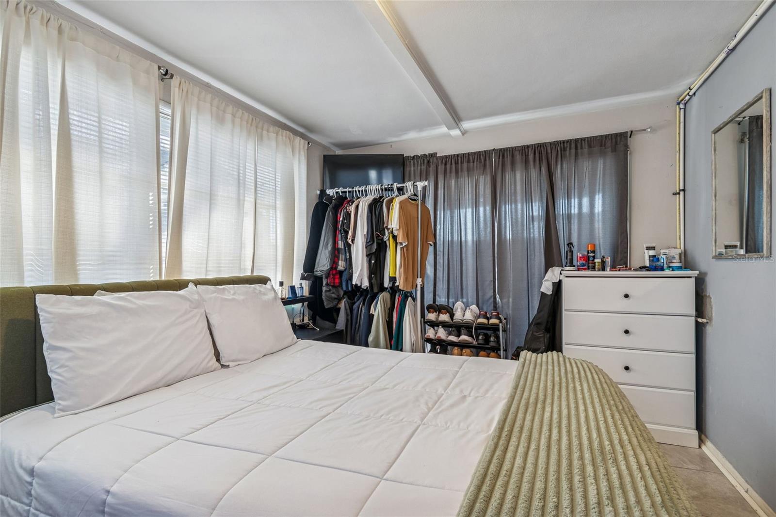 COLONIAL MANOR - Residential