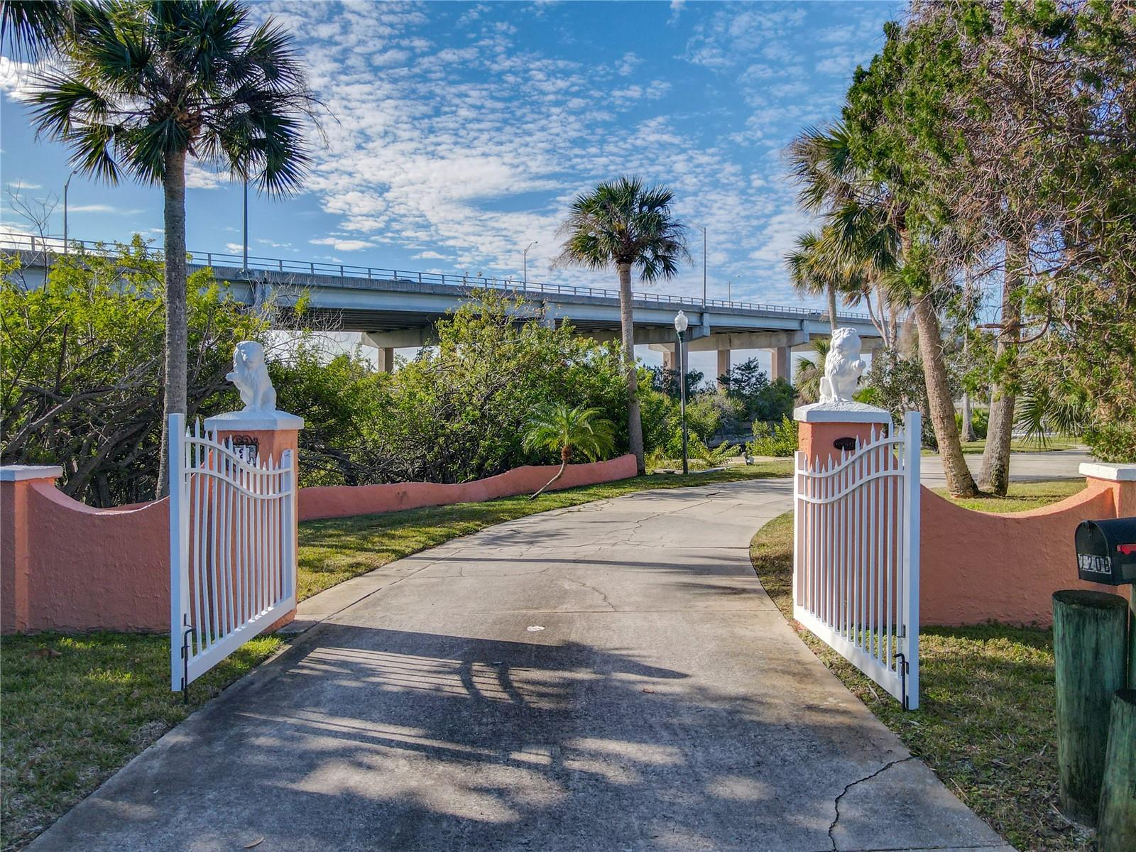 2 RICHMOND DRIVE